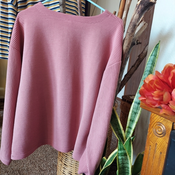 A New Day Oversize, Textured Sweat Shirt, side slits, dusty rose color - Picture 5 of 5